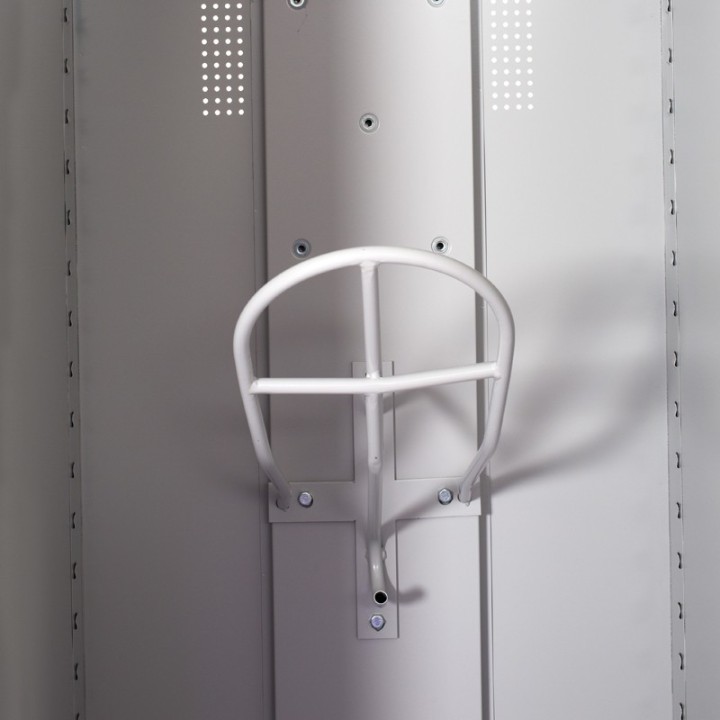 Zoom na sela dentro do cacifo de equitação