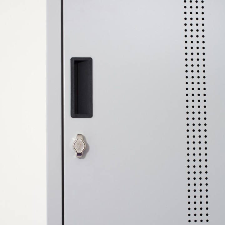 Zoom no fecho do cacifo de equitação – vista exterior