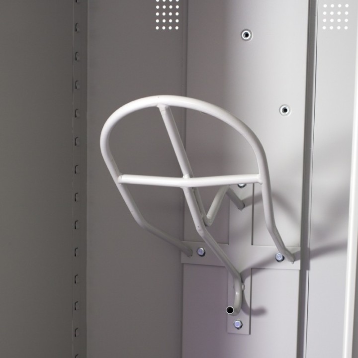 Zoom de 3/4 na sela do cacifo de equitação