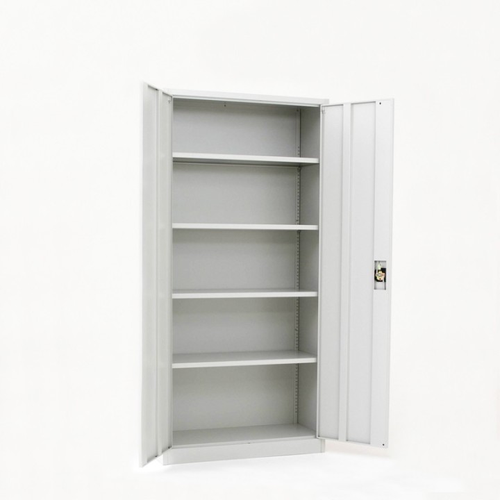 Vista de 3/4 do armário de portas de batente altura 192 cm abertas e vazio